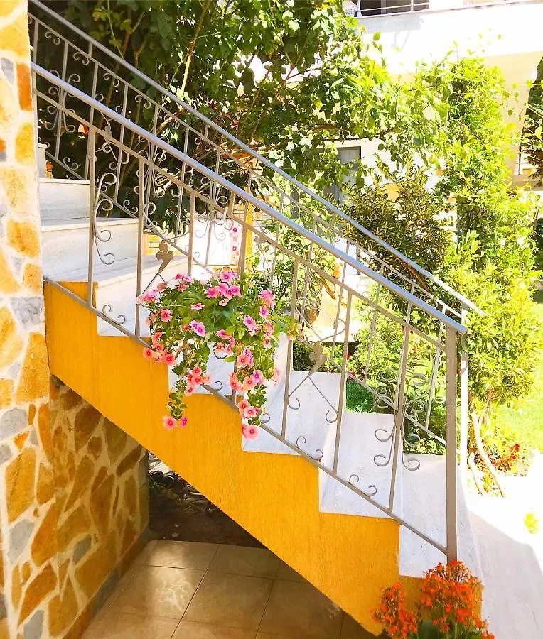 Vila Aliaj Luxury Apartment With 2 Rooms With Private Wonderful Terrace Durrës 0*,  阿尔巴尼亚